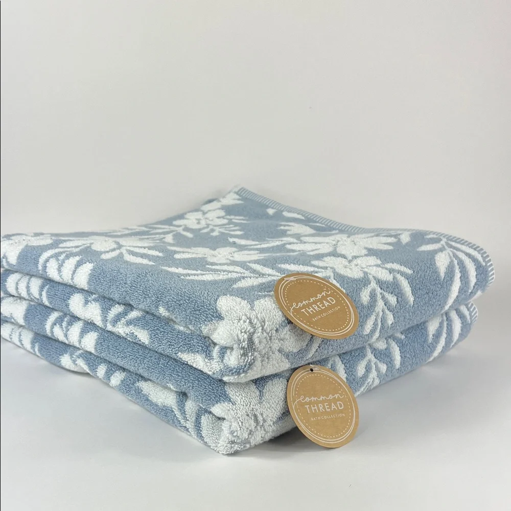 Common Thread Bath Towels Blue White Floral Plush 100% Cotton Set of 2 NEW